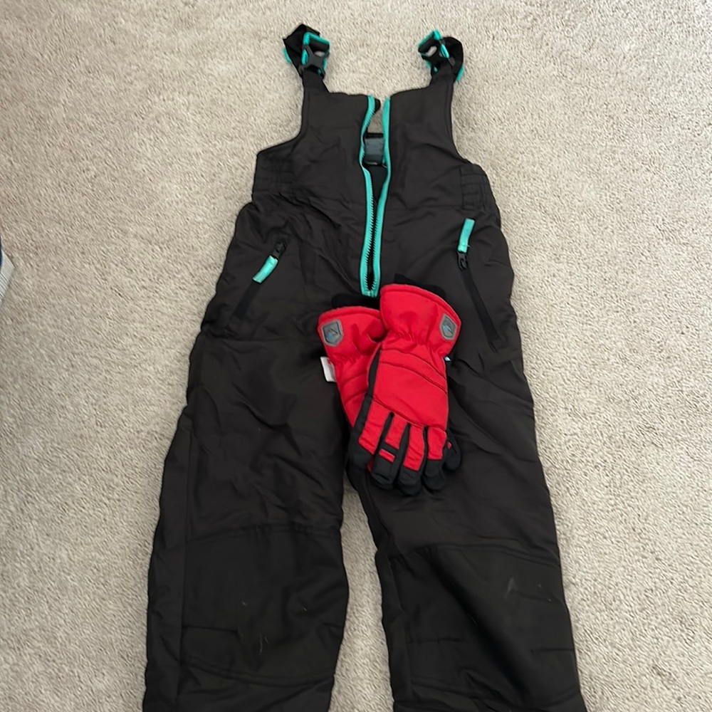 Boys snowpants plus gloves